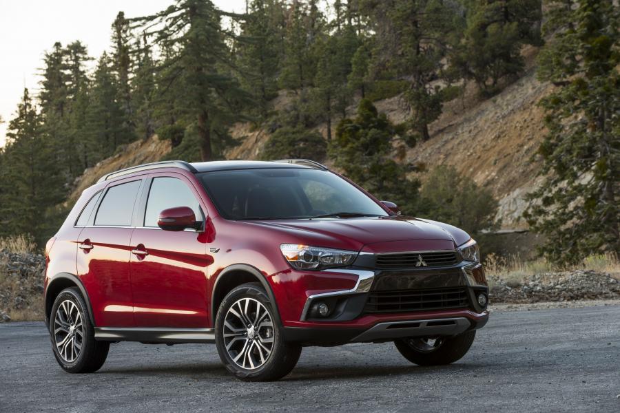  Mitsubishi Outlander Sport GT 2016 года  (фото 17 из 26)